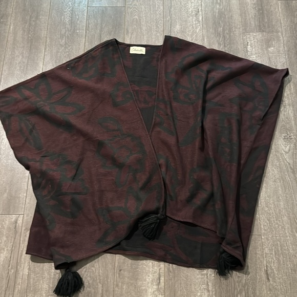 CLEOBELLA Savigny Wine Black Capelet Poncho Wrap Shawl - Picture 3 of 4